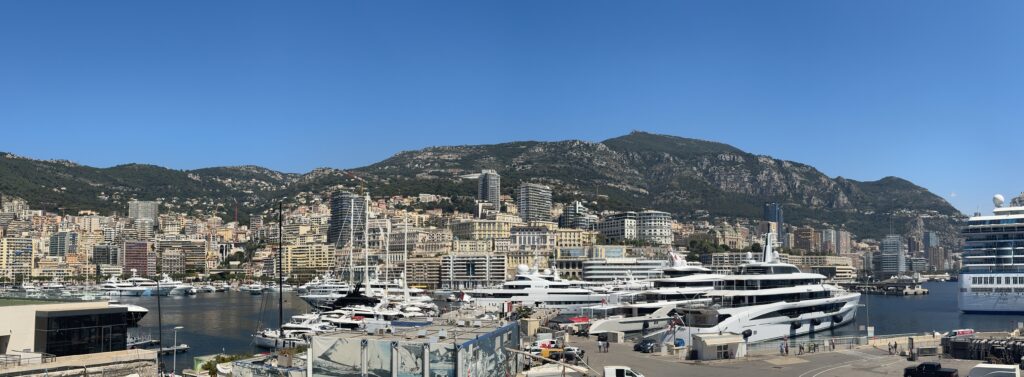 Panoramic photo of the harbor